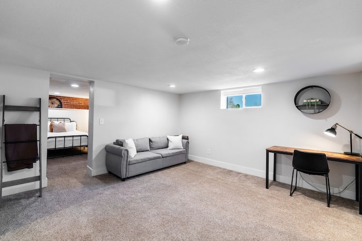 Sofa ya kitanda cha malkia yenye starehe kwa ajili ya sehemu ya ziada ya kulala