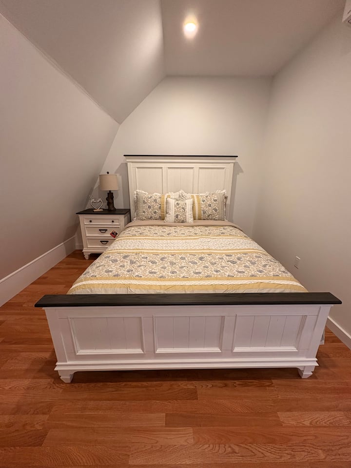 חדר שינה מס' 1 / מיטת קווין סייז