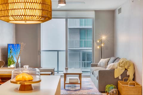 Top performing Airbnb: Bay View Miami Condo with Pool, Gym & Parking in Magnolia Park