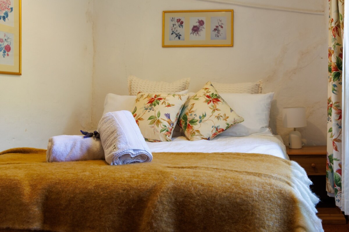 The rose room is small, but cosy
