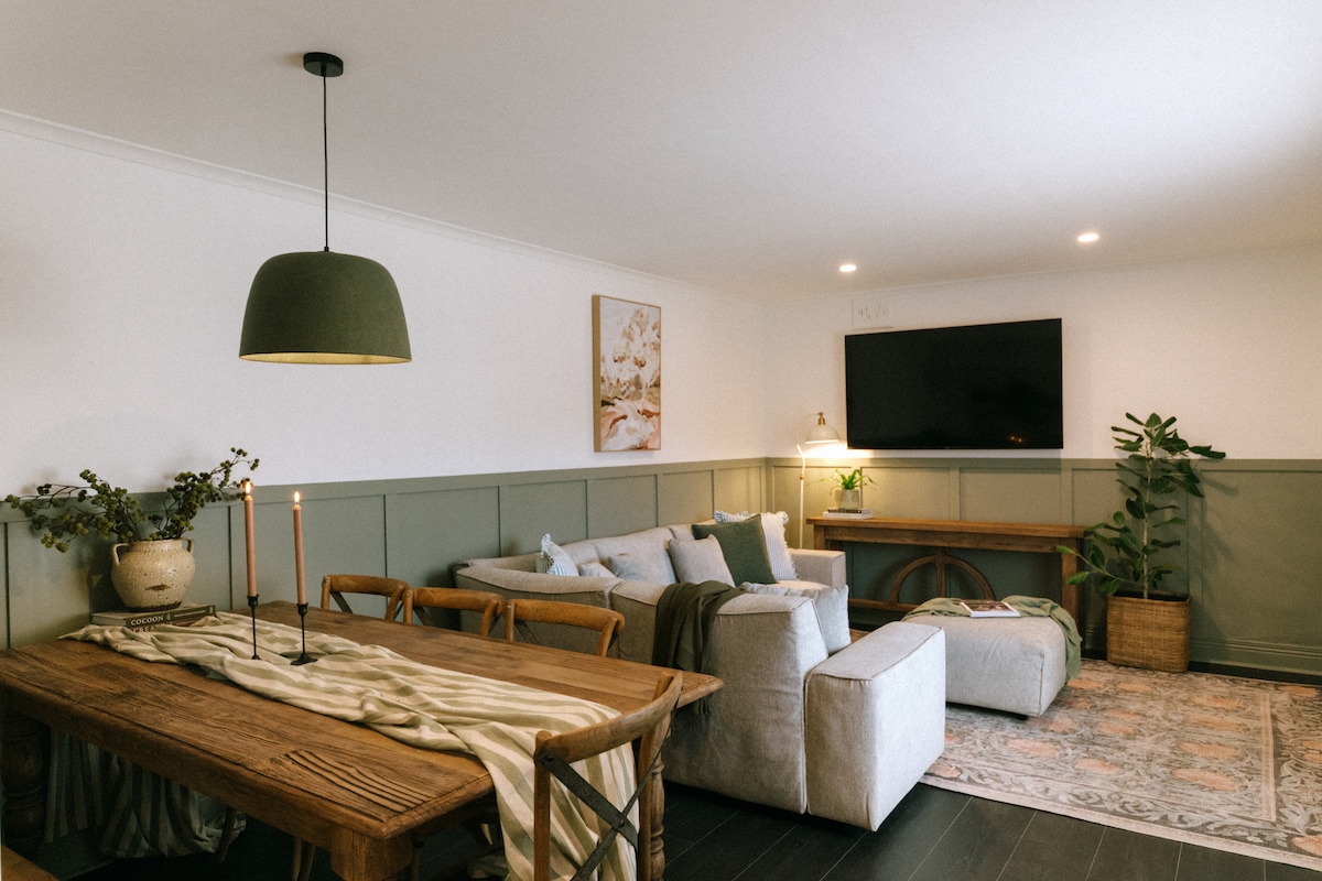 Top Airbnb: The Stationhouse · Boutique Stay · Walk to it All in City Of Mount Gambier
