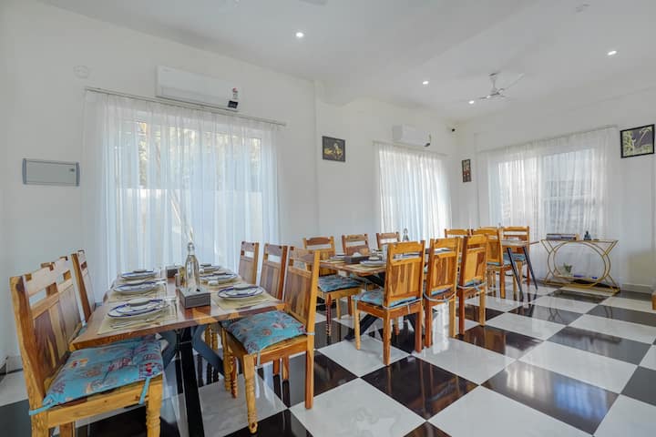 Stay W/ Pvt. Balcony, Common Pool In The Hills - Nahan