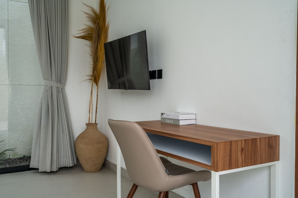 Villa in South Kuta · 3 bedrooms · 4 beds · 3 private baths, συγκρίσιμο Airbnb