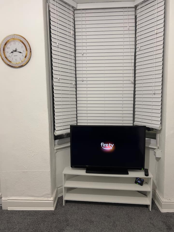 Cozy 2-bed Home – Train, Highway & Free Parking - Stoke-on-Trent