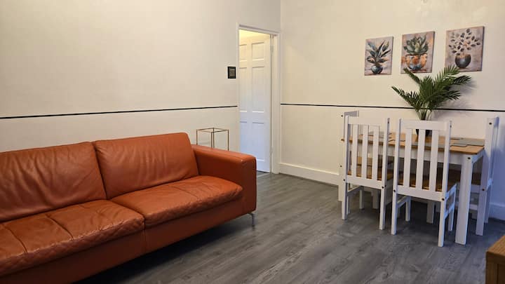 Long Stay Discounts | Contractors | Insurance - Bury