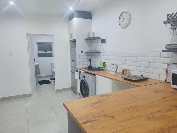 Breakpoint Guesthouse - Port Elizabeth