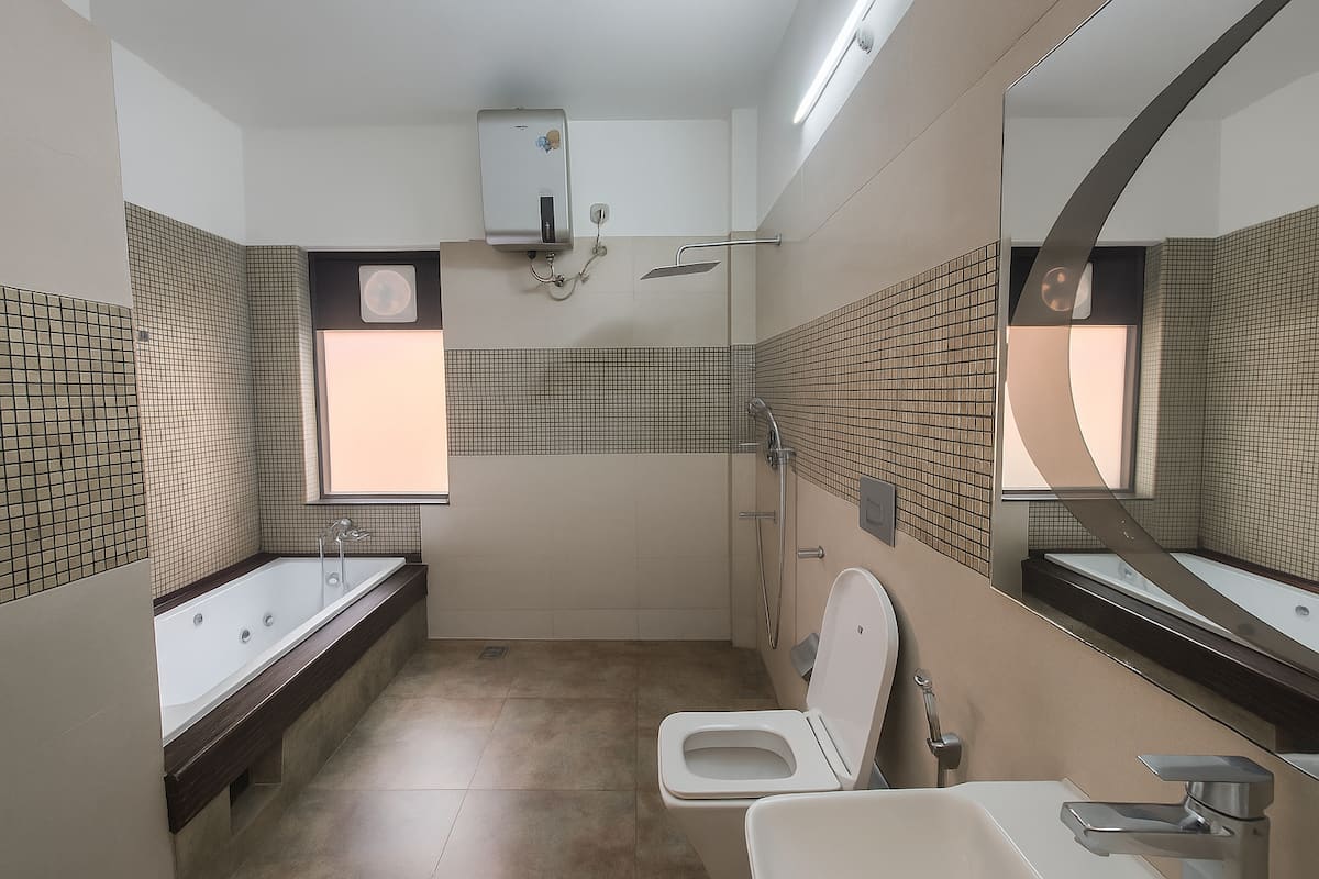 Master Bedroom Private Jacuzzi in Dehradun