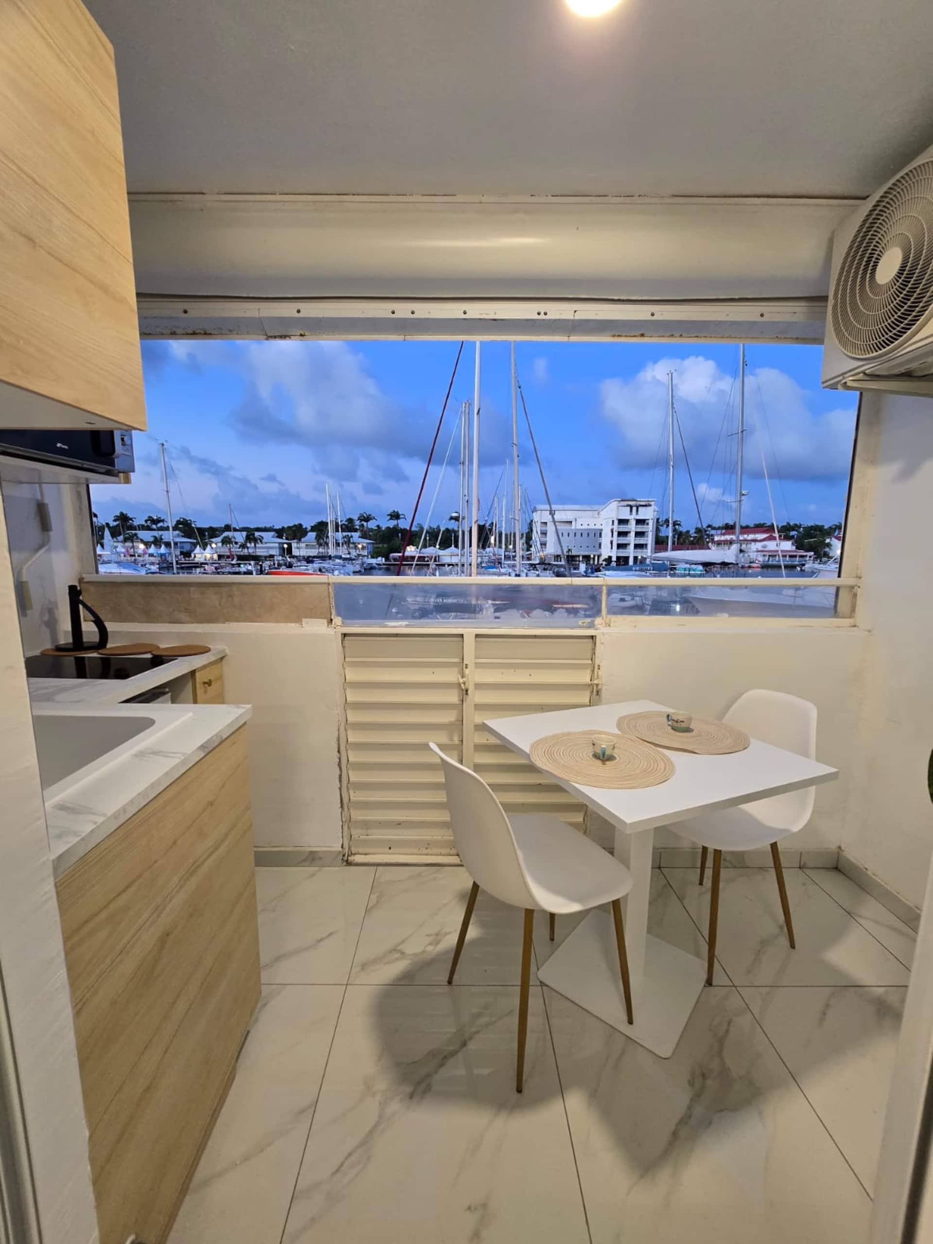 Charming studio facing Marina, golf & beach within walking distance. — photo 2