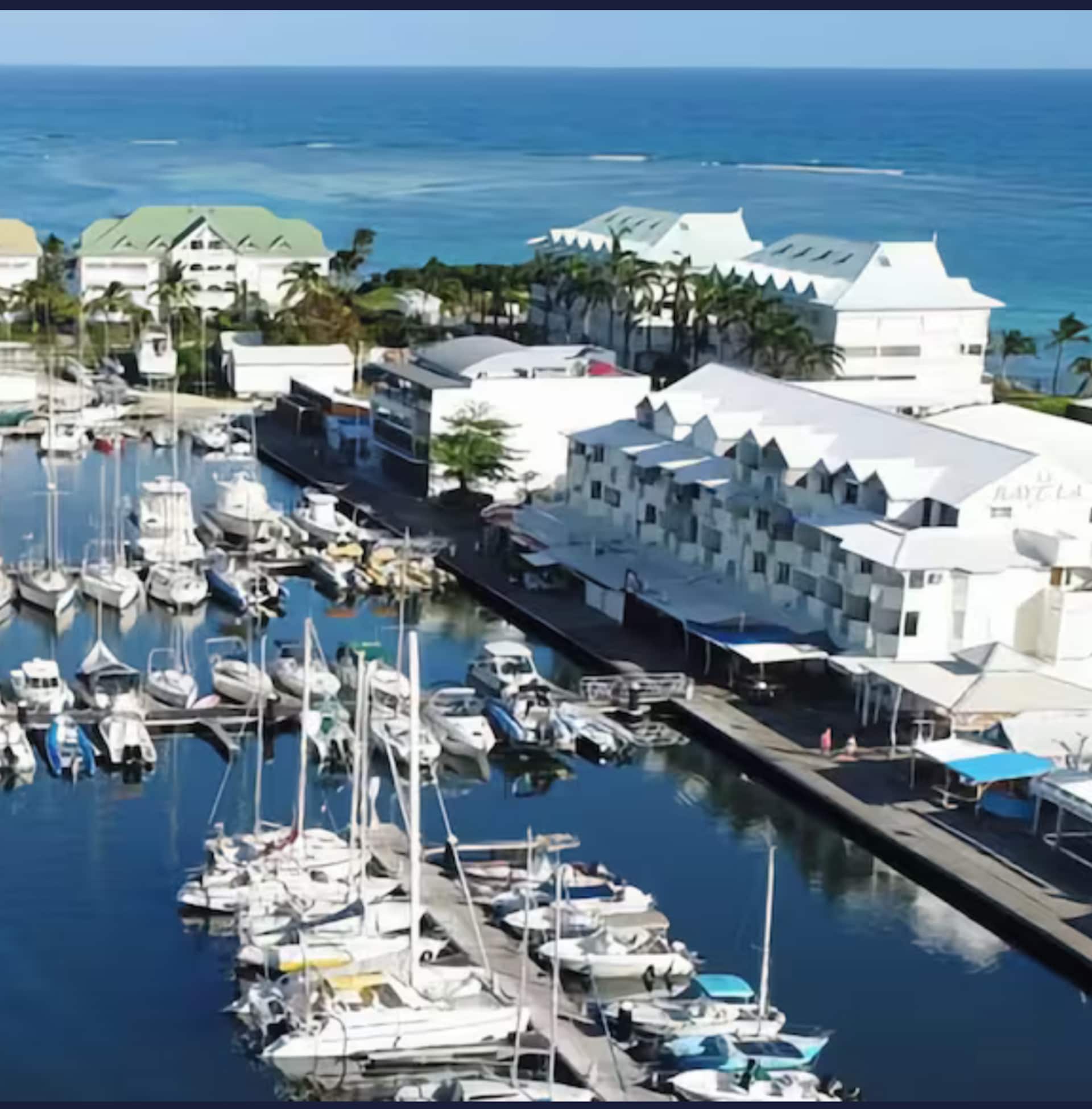 Charming studio facing Marina, golf & beach within walking distance. — photo 3