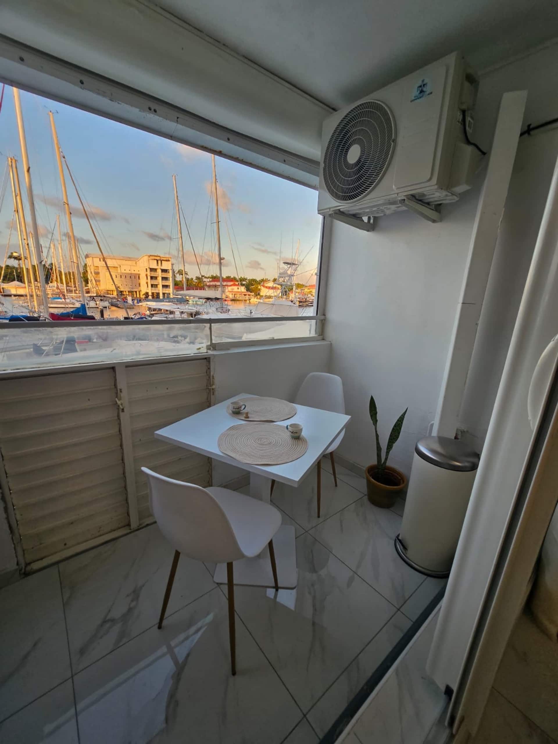 Charming studio facing Marina, golf & beach within walking distance. — photo 4