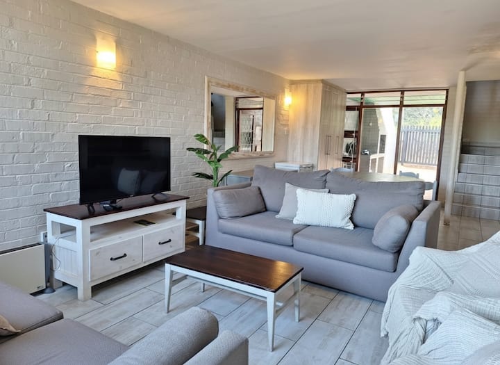 Ohana Beach Cabana | Best Location | Sea Views - Port Alfred