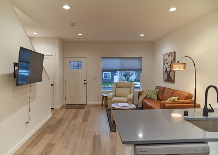 Townhouse~convenient Location~king Bed~dogs Ok - Spokane, WA