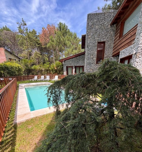 Successful Airbnb property: Simple cabin for 4/5 people Mar de las Pampas in Mar De Las Pampas