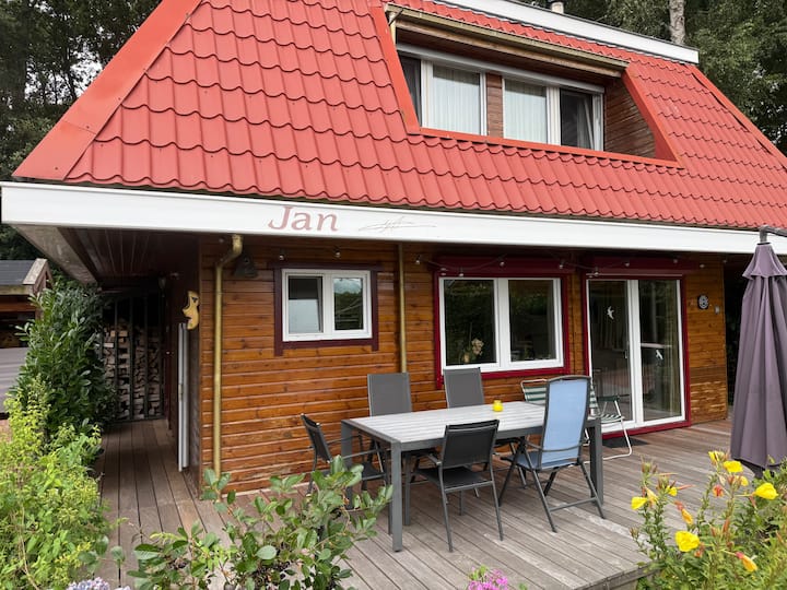 Wooden house on Zuidlaardermeer