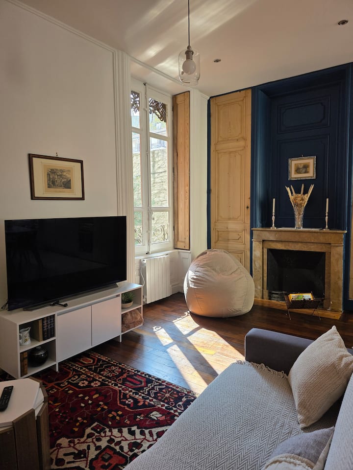 Appartement Charmant, Proche Toutes Commodités. - リヨン