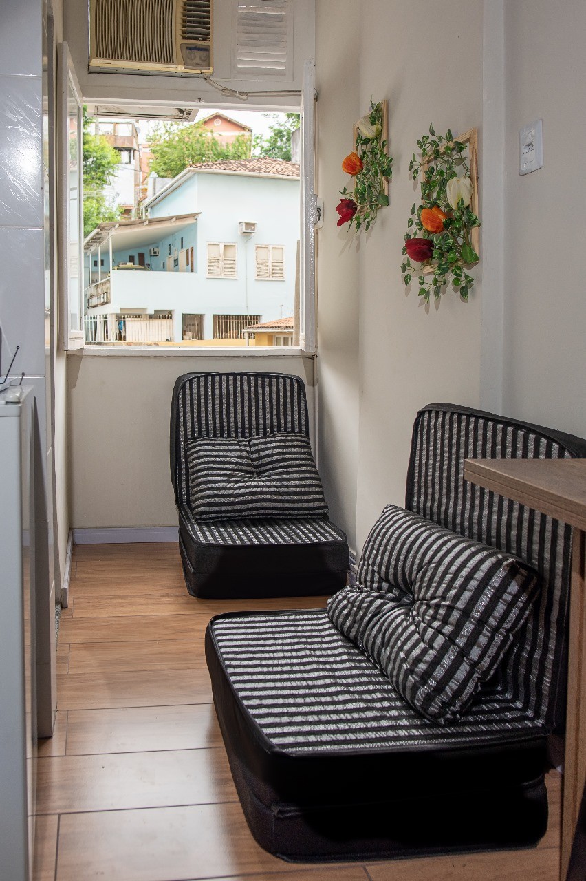 Popular Airbnb listing: Comfortable studio near Lapa and Glória subway. in Santa Teresa