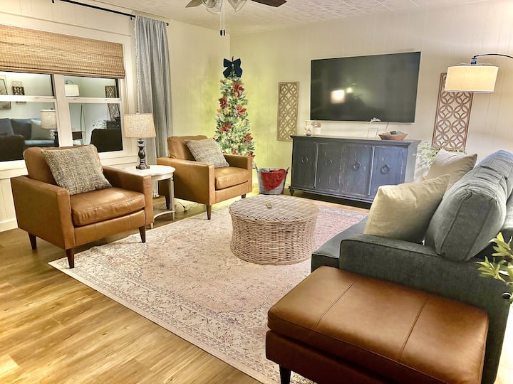 Vintage Homestead + Pond | Near Pat Mayse & Casino - Choctaw Casino & Resort-Grant