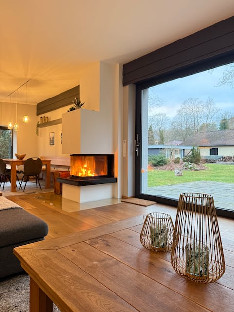 Lakeside retreat | Fireplace & hot tub | Near Berlin