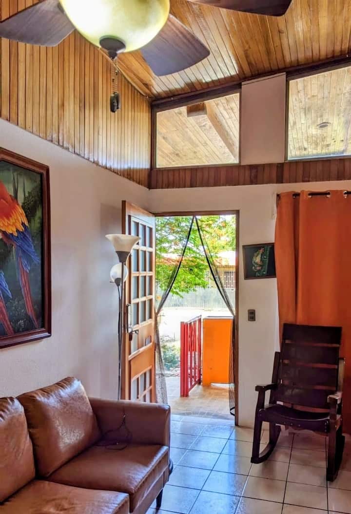 Sweet Townhouse: Volcano View! Fast Wifi, Walkable - La Fortuna