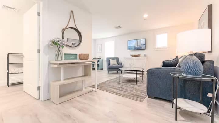 Luxury Condo On Plymouth Waterfront - King Richard's Faire