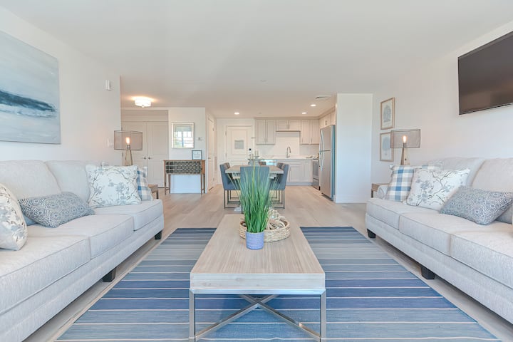 Open Space Concept Luxury Waterfront Condo - Pembroke, MA
