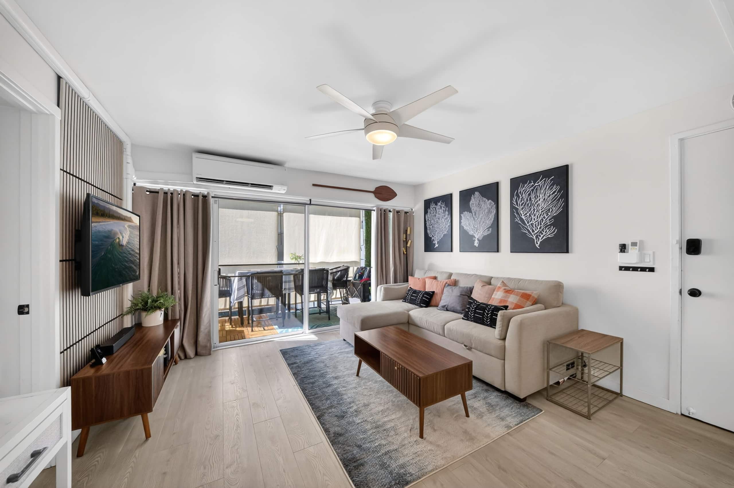 Condo in Honolulu · ★4.94 · 2 bedrooms · 4 beds · 2 private baths - Image 2