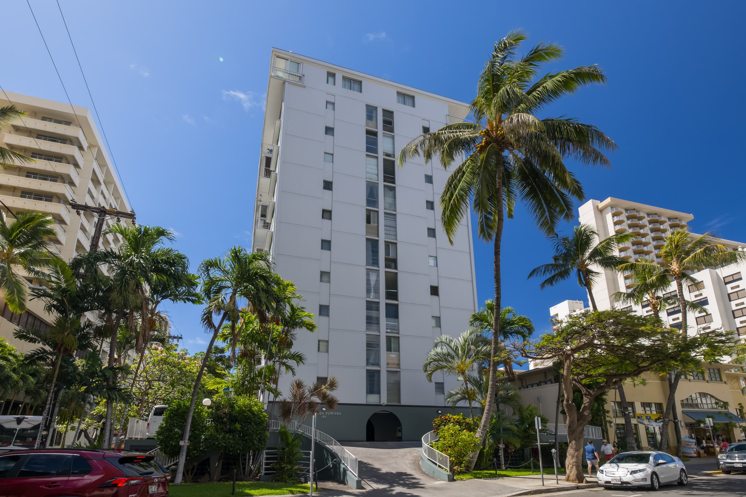 Condo in Honolulu · ★4.94 · 2 bedrooms · 4 beds · 2 private baths - Image 55