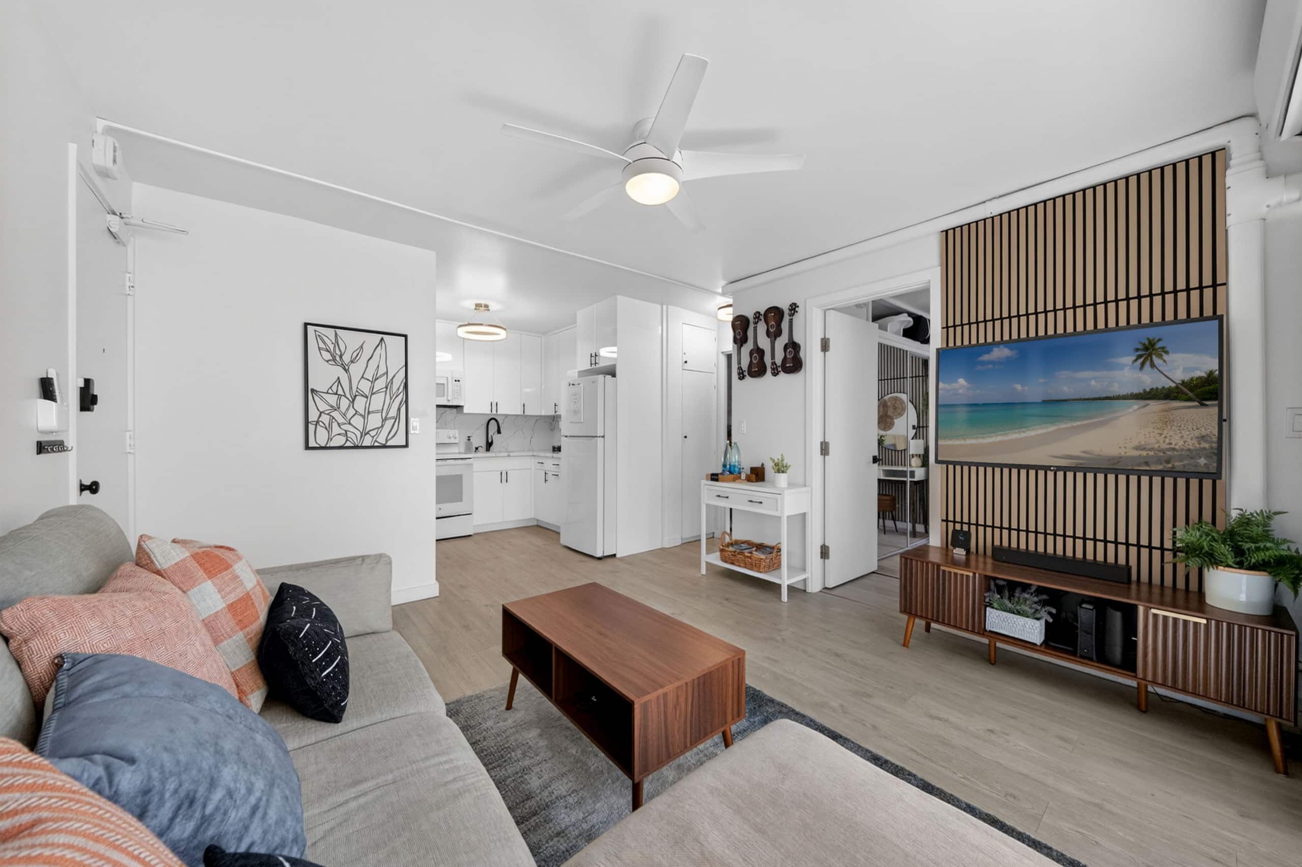 Condo in Honolulu · ★4.94 · 2 bedrooms · 4 beds · 2 private baths - Image 6