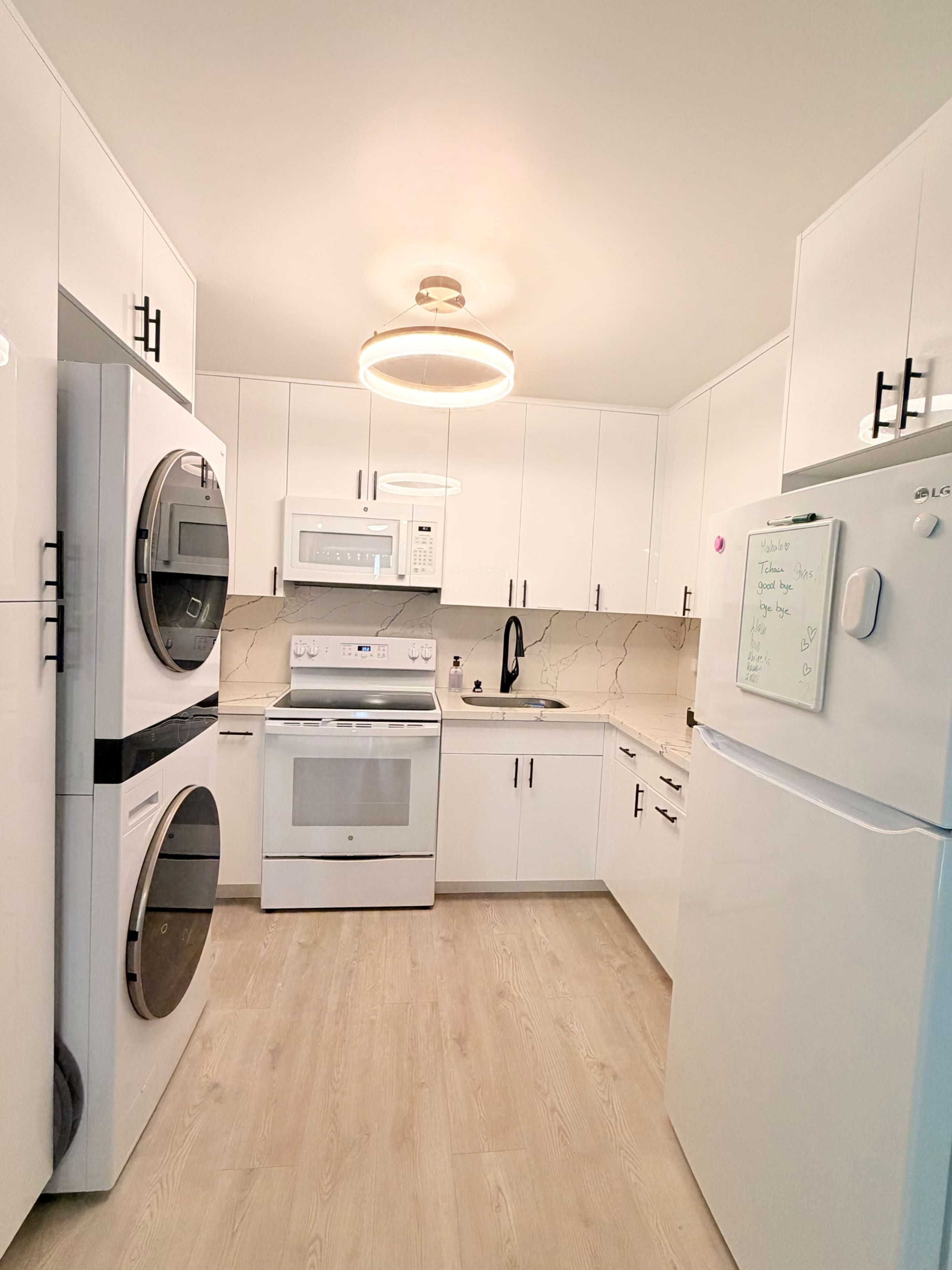 Condo in Honolulu · ★4.94 · 2 bedrooms · 4 beds · 2 private baths - Image 20