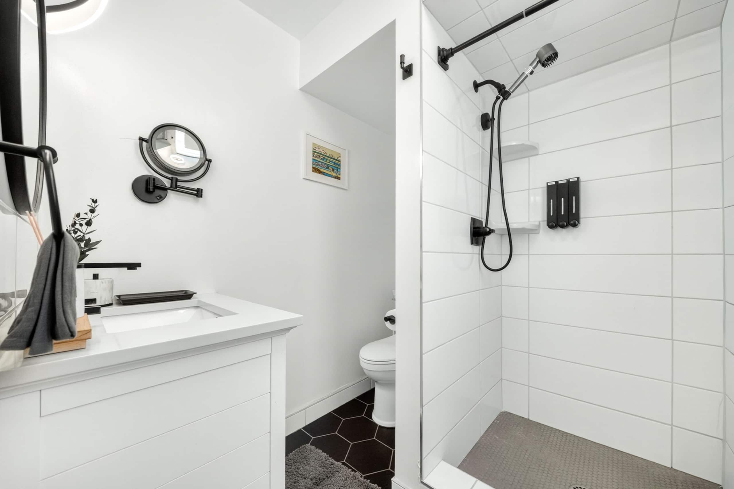 Condo in Honolulu · ★4.94 · 2 bedrooms · 4 beds · 2 private baths - Image 45
