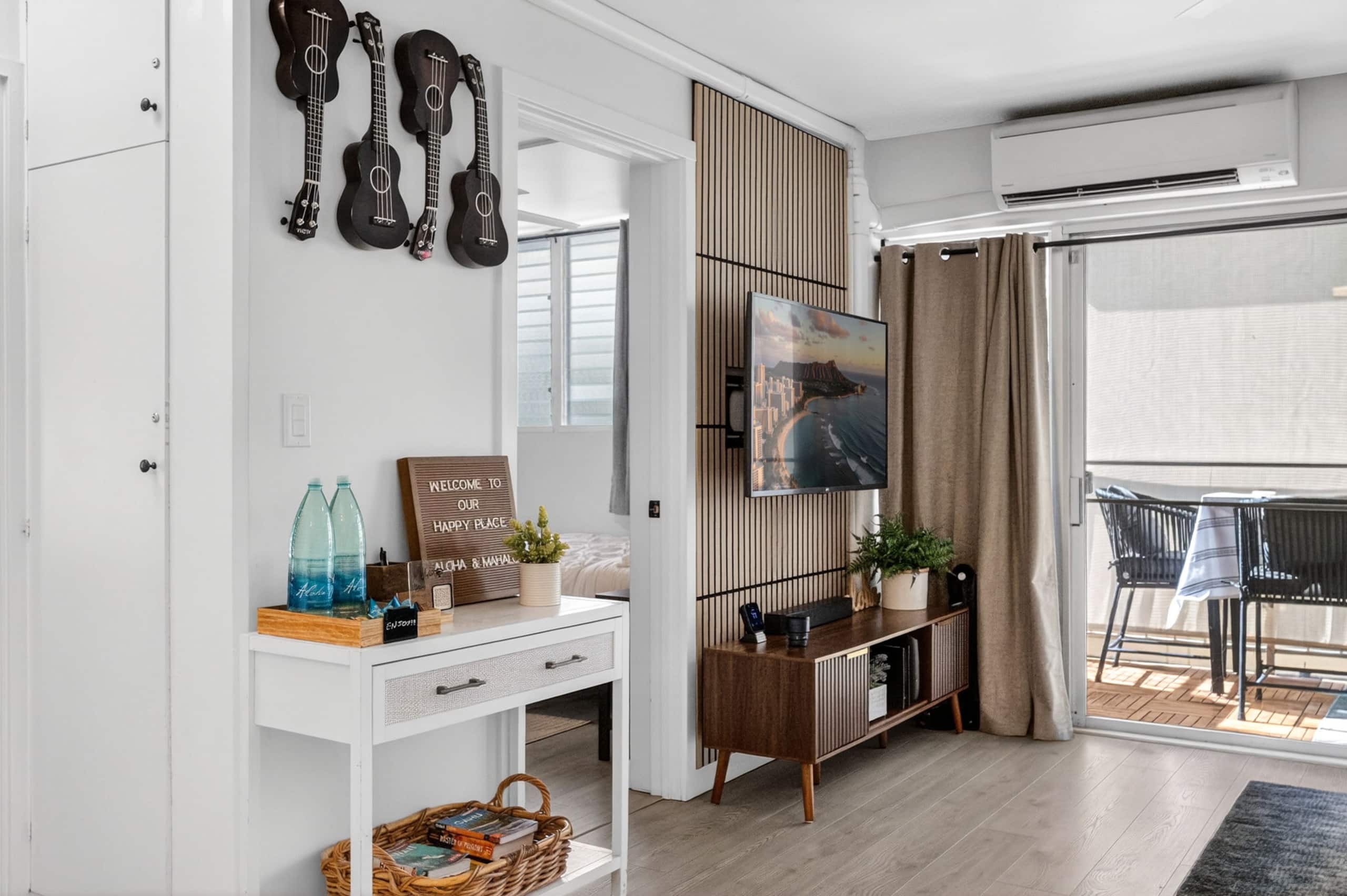 Condo in Honolulu · ★4.94 · 2 bedrooms · 4 beds · 2 private baths - Image 3