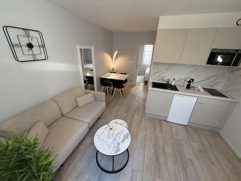 Annonce Airbnb populaire: Cozy apartment with private courtyard in the city center à Bourges