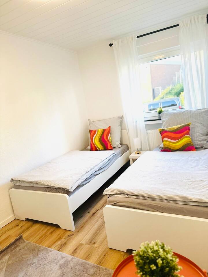 2 krevate tekë, ofrohen shtroja