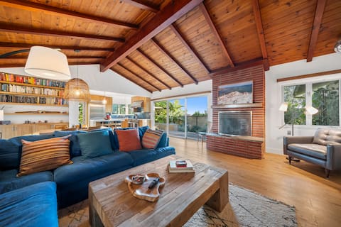 Popular Airbnb listing: Silver Lake Design Dream with Outdoor Living Charm in Echo Park