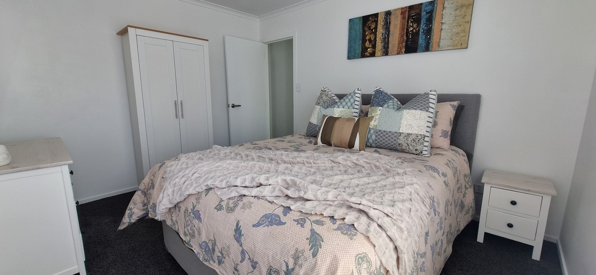 חדר קווין בקומה התחתונה