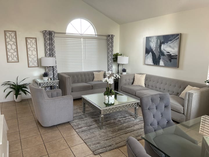 Bakersfield Home 4 Bedrooms 3 Bathrooms With Pool - Bakersfield, CA