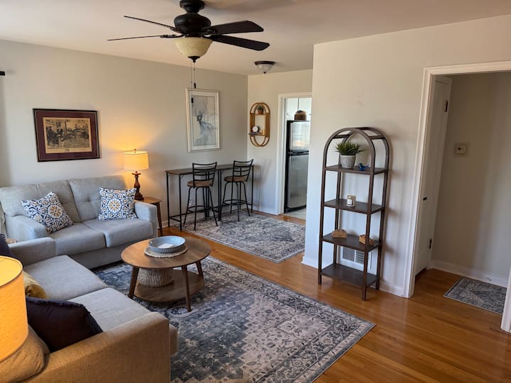 Omaha Midtown Cottage - Omaha, NE