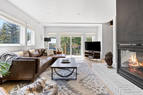 Top performing Airbnb: 3 Bed / 3 Bath Townhome in Vail - Pets Welcome! in Vail