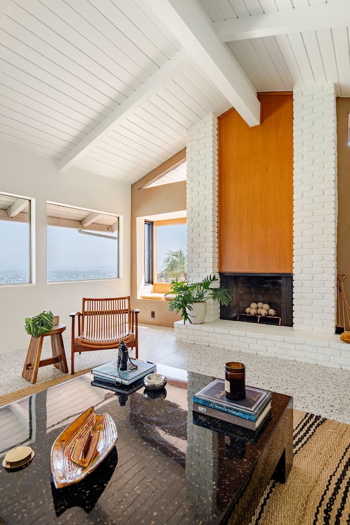 3/2 Gated Hilltop Sfr With Pool + Jetliner Views - Los Angeles
