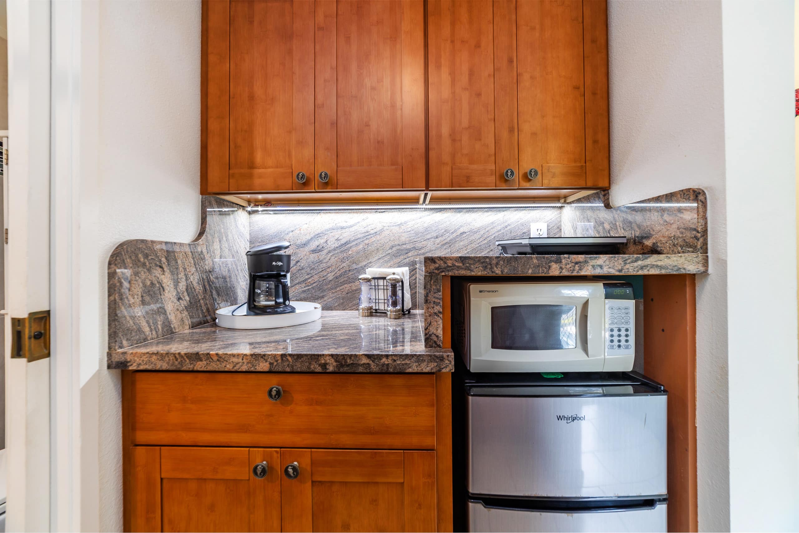 Condo in Kailua-Kona · ★5.0 · Studio · 1 bed · 1 bath - Image 19