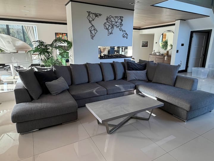 Modern Luxury Home • Sleeps 16 • Cinema, Bar - Ashbourne