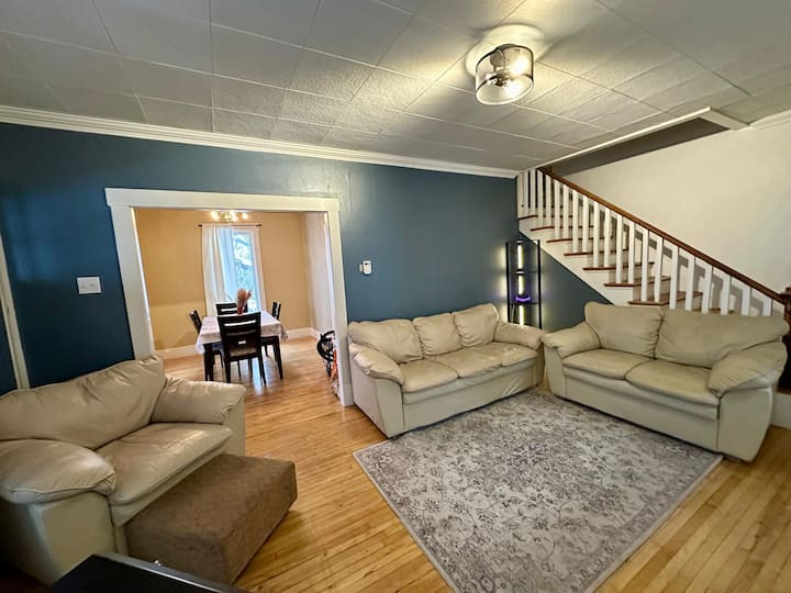 Peaceful Place | Sun Porch | 5 Br | 2 Full Baths - New Brunswick