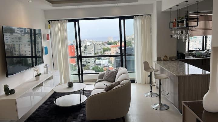 The Sky Line Offers The City And Ocean View. - Santo Domingo