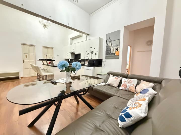 Elegant 6br Apartment Downtown Budapest - Budapest