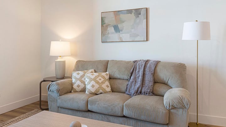Landing | Chic 2BD, Clubhouse, Gym - Apartments for Rent in