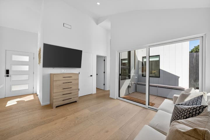 Stay Alpha Home • Luxury Modern Living - Redwood City, CA