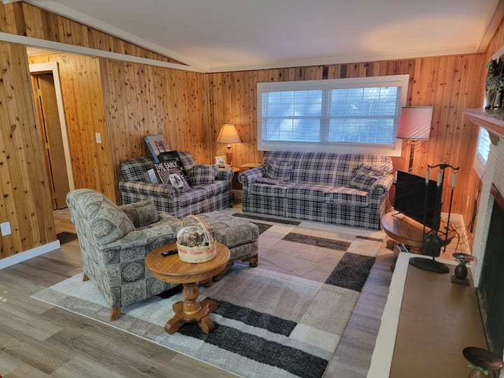 The Painted Turtle Cottage - Gaylord, MI