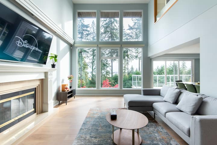 Stylish & Spacious West Vancouver Retreat - Horseshoe Bay