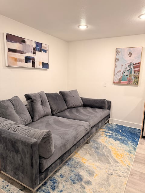 Top Airbnb: Luxury Modern King Bed 70” TV Downtown Dallas in Peak's Suburban Addition
