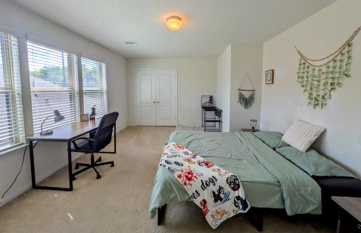 *Peaceful, Safe & Private  Your Relaxing Retreat* - Pearland, TX